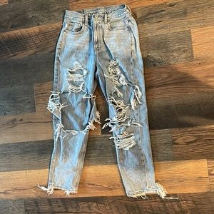 american eagle distressed mom jeans